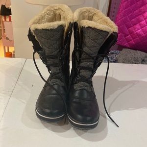 Snow boots, all weather boots, black